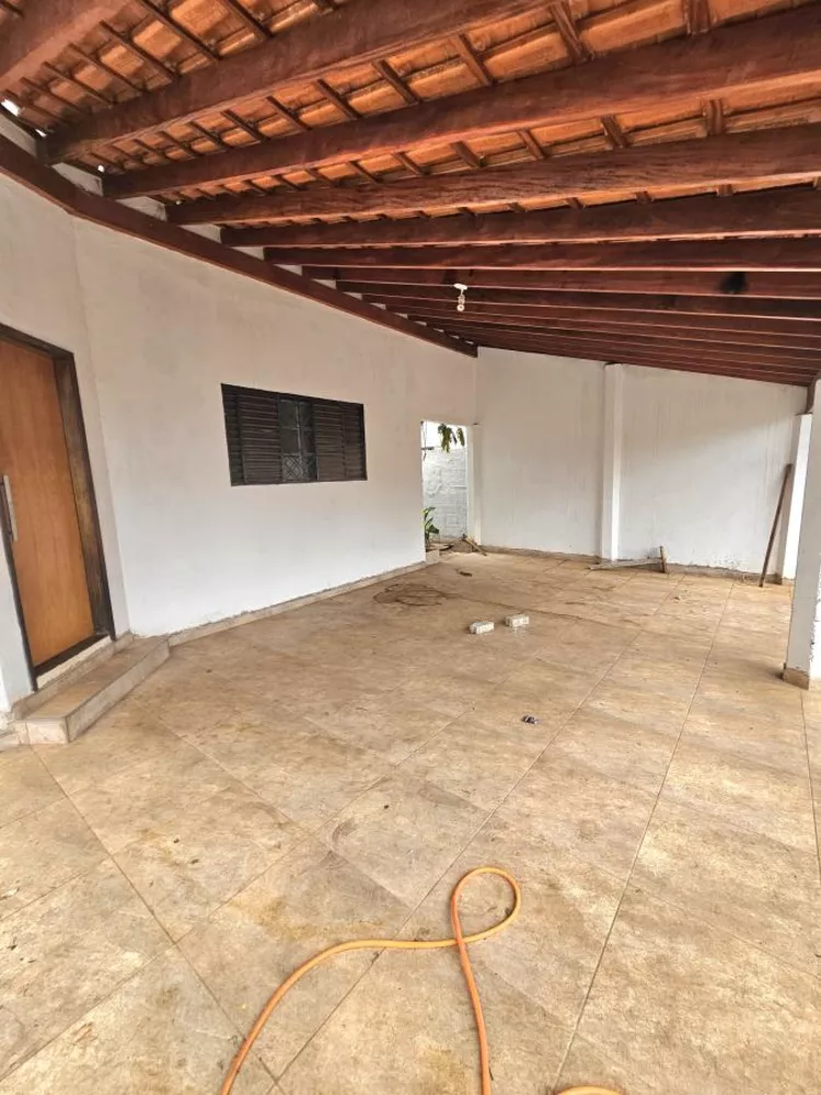 Casa à venda com 2 quartos, 230m² - Foto 2