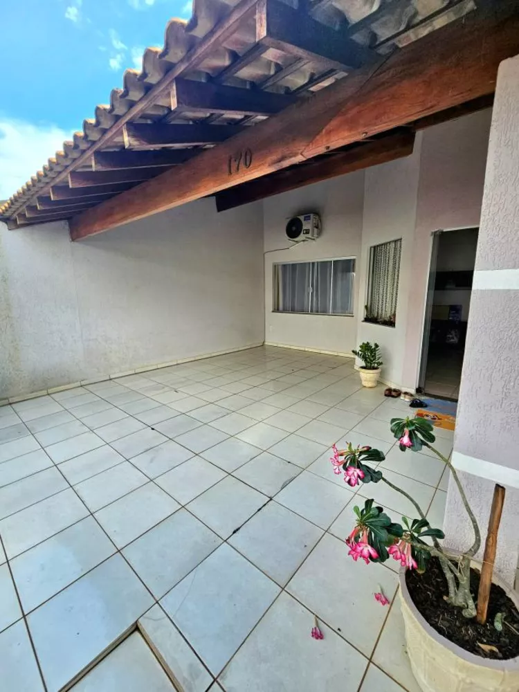 Casa à venda com 4 quartos, 250m² - Foto 2