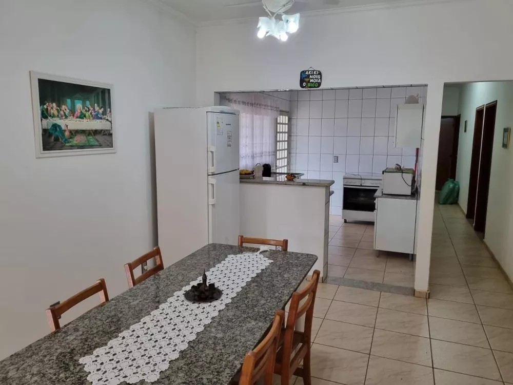 Casa à venda com 4 quartos, 800m² - Foto 4