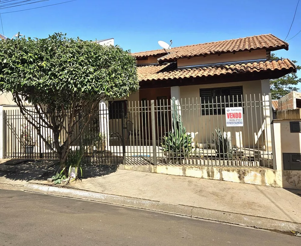 Casa à venda com 3 quartos, 250m² - Foto 1