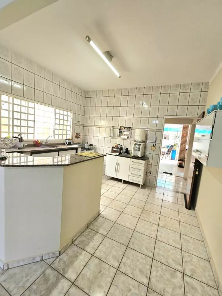 Casa à venda com 2 quartos, 250m² - Foto 3