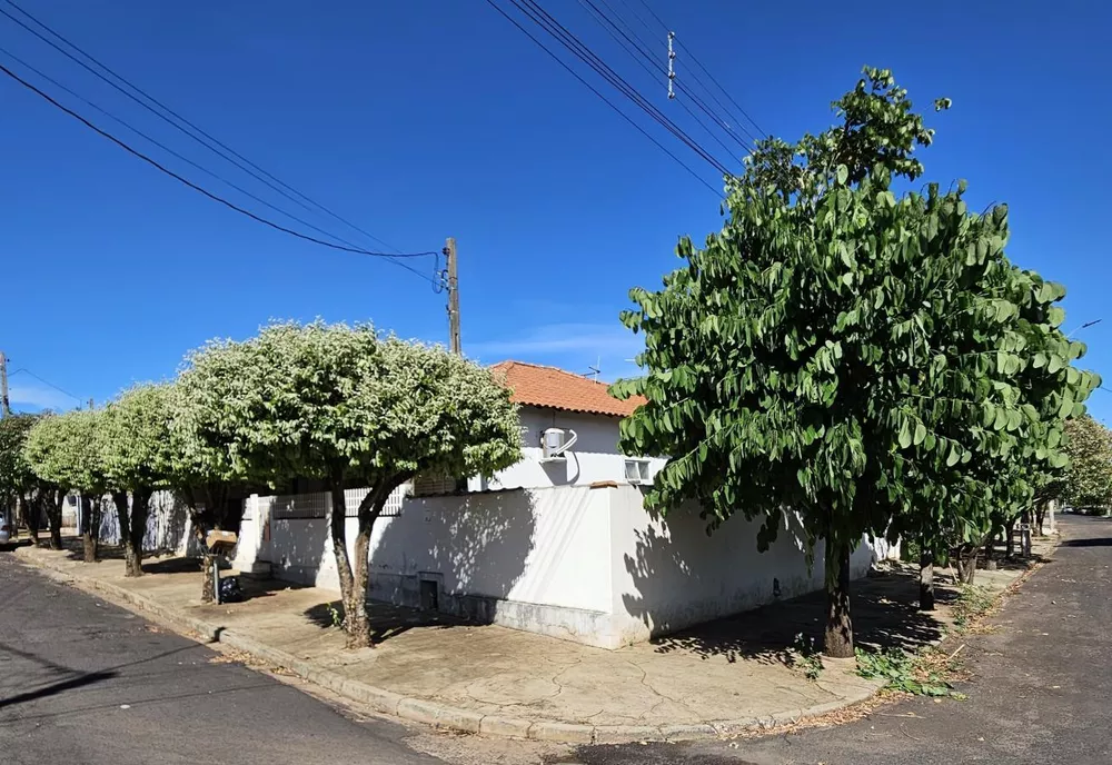 Casa à venda com 3 quartos, 187m² - Foto 1