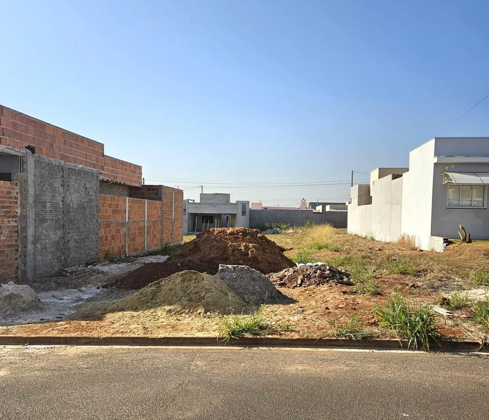 Terreno à venda, 210m² - Foto 1