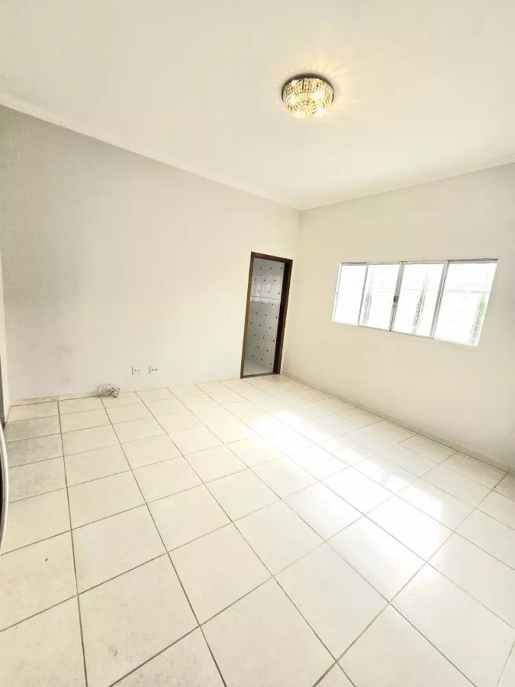 Casa à venda com 3 quartos, 300m² - Foto 4