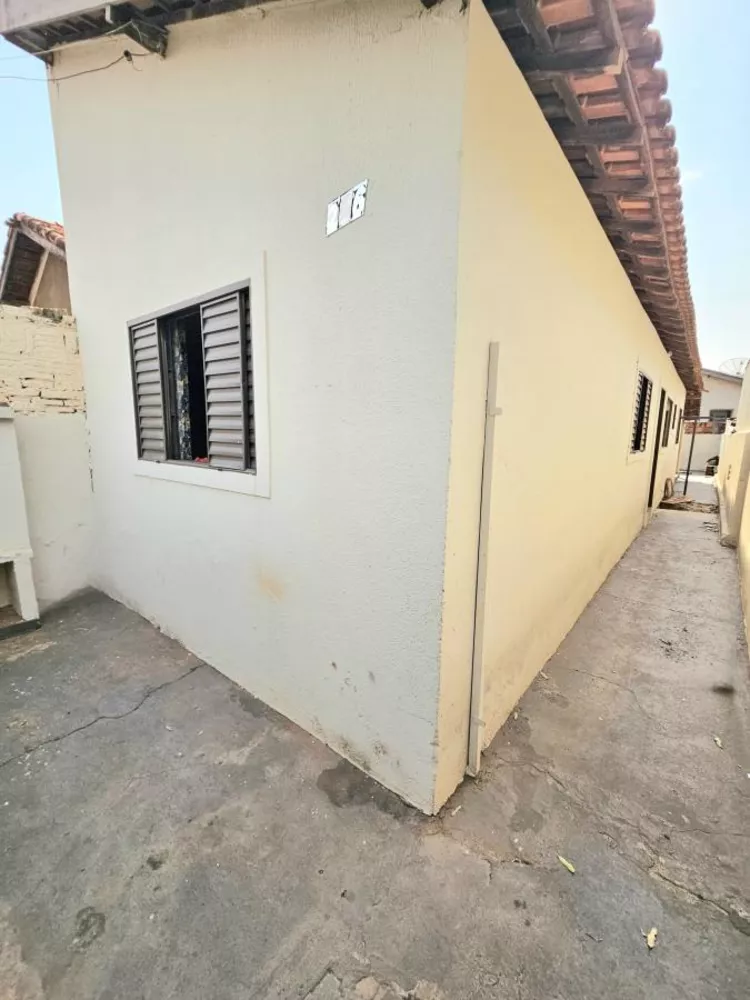 Casa à venda com 2 quartos, 120m² - Foto 1