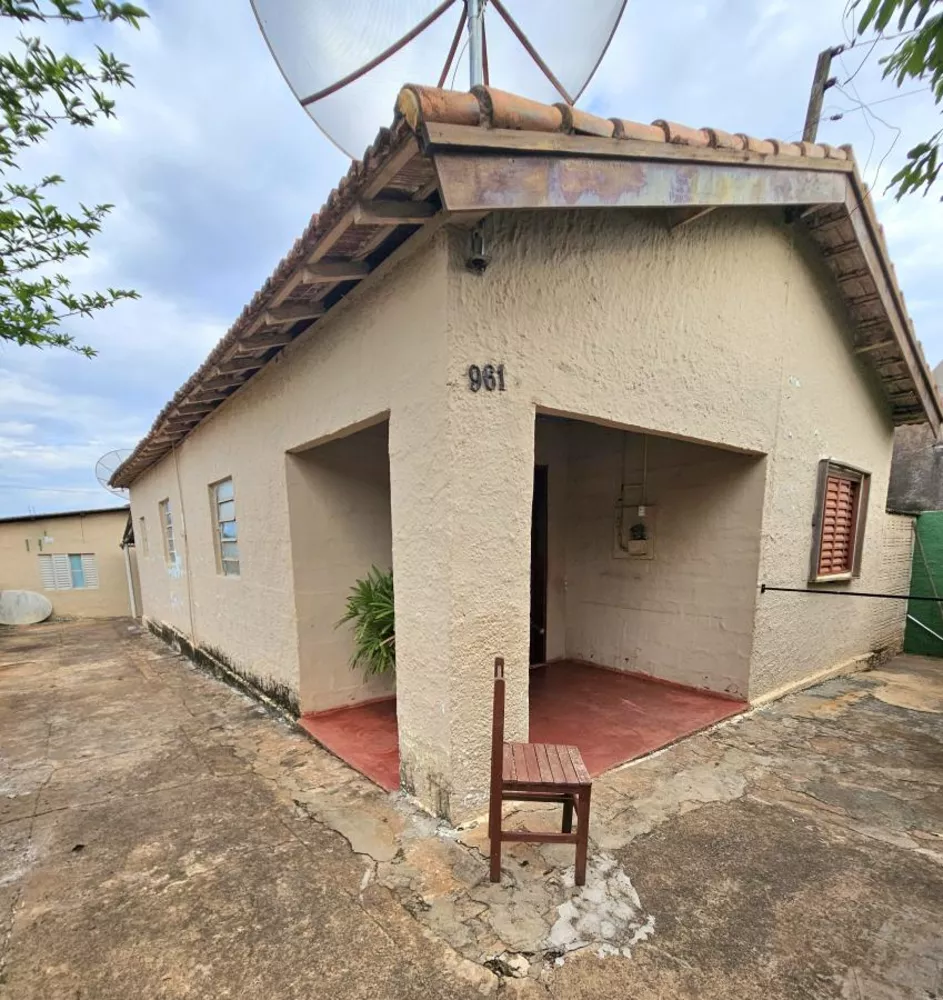 Casa à venda com 4 quartos, 244m² - Foto 1