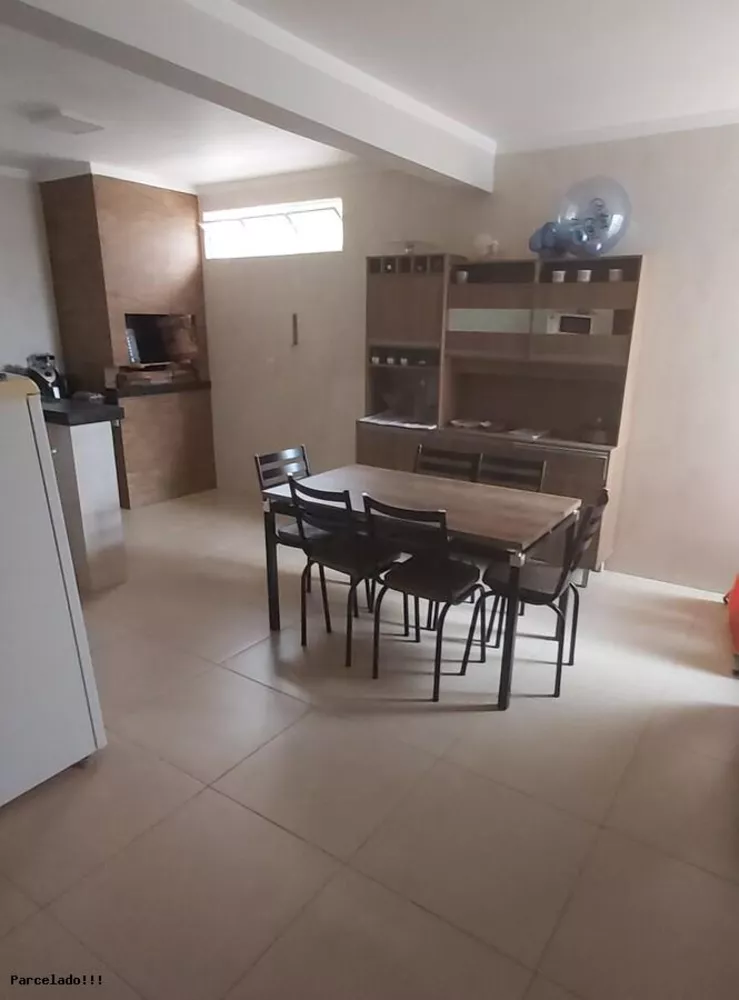 Casa à venda com 3 quartos, 244m² - Foto 2