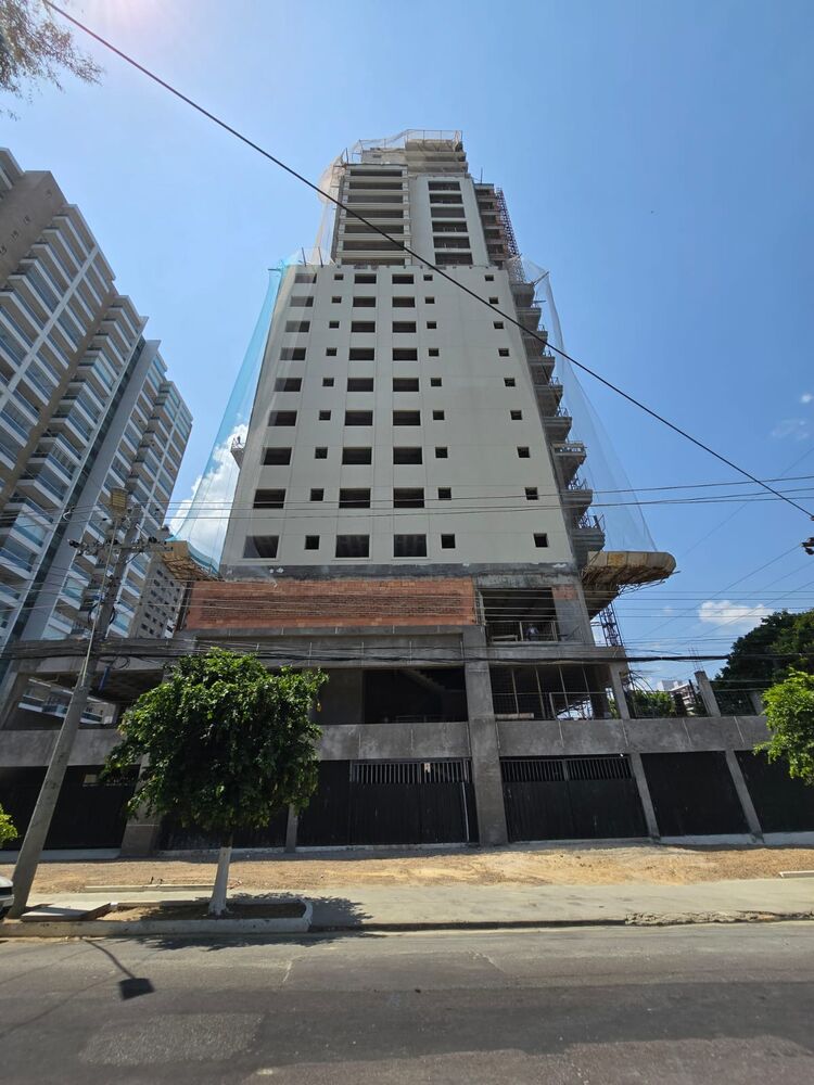 Apartamento à venda com 5 quartos, 220m² - Foto 1