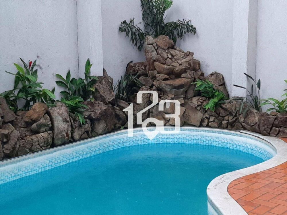 Casa, 4 quartos, 259 m² - Foto 1