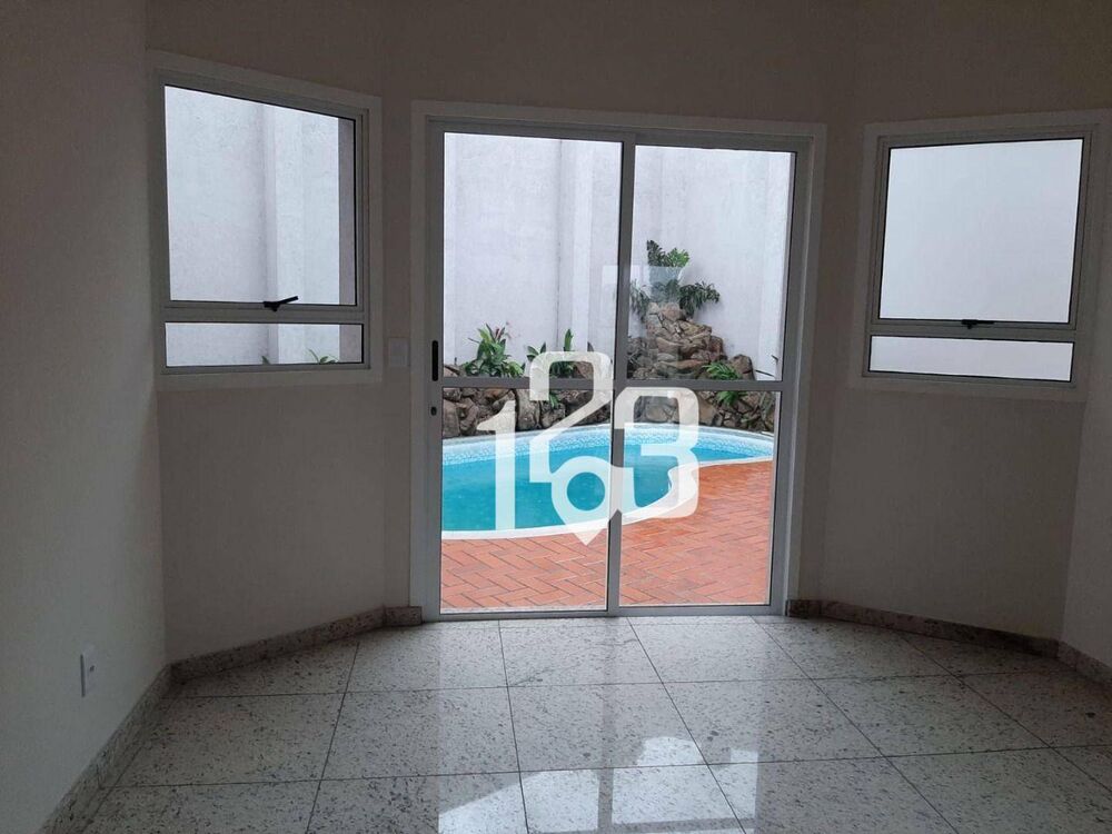 Casa, 4 quartos, 259 m² - Foto 2