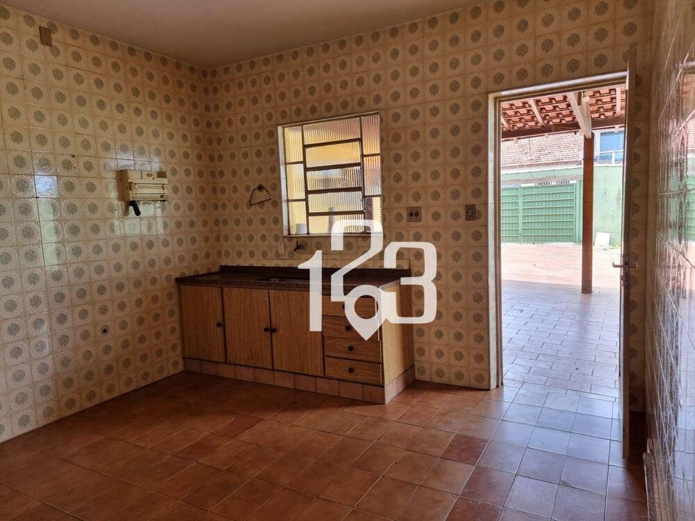 Casa, 4 quartos, 270 m² - Foto 4