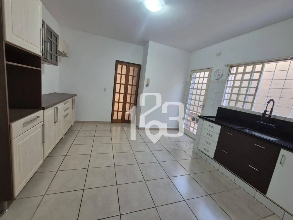 Casa, 3 quartos, 216 m² - Foto 1