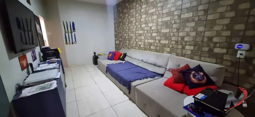 Casa à venda com 3 quartos, 240m² - Foto 3