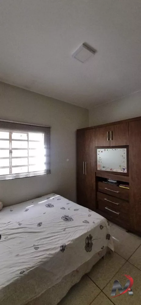 Casa à venda com 3 quartos, 240m² - Foto 4