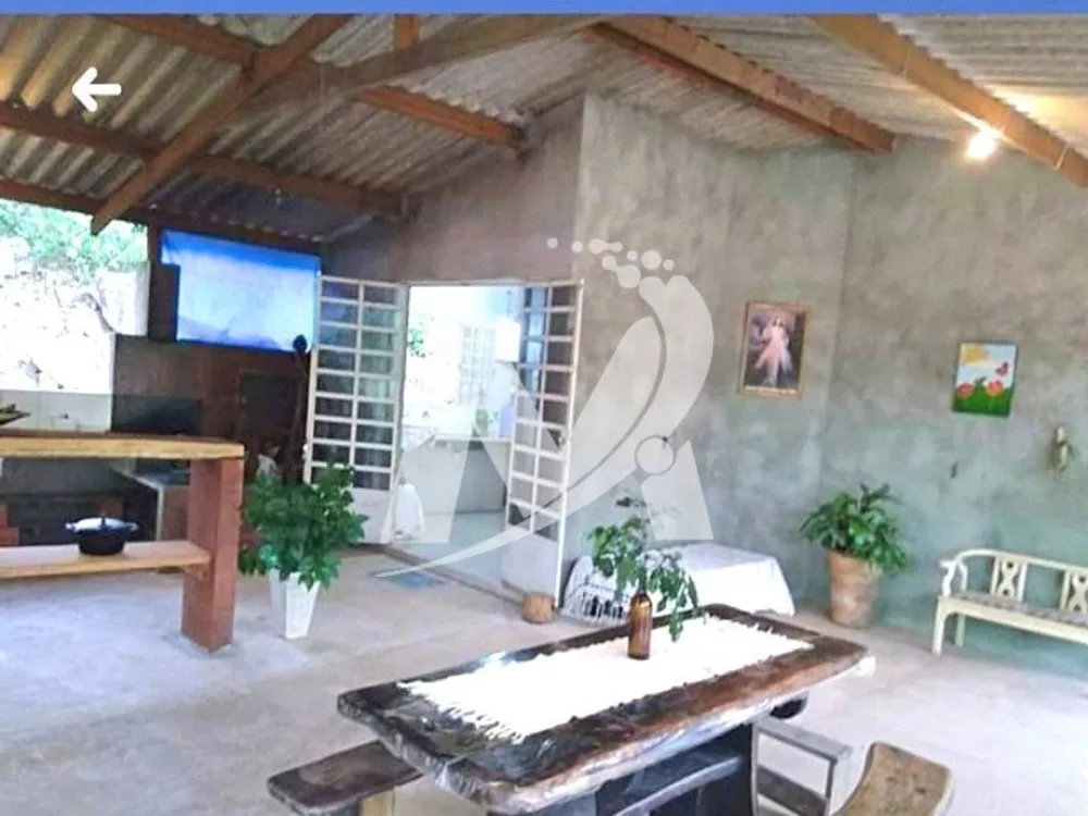 Chácara à venda com 3 quartos, 220m² - Foto 1