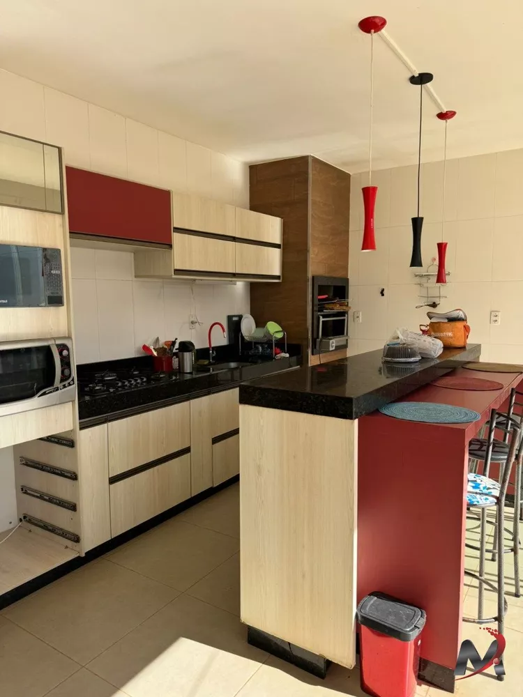 Casa à venda com 3 quartos, 420 - Foto 1