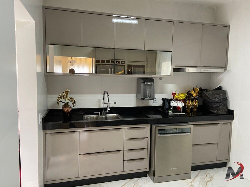 Sobrado à venda com 3 quartos, 200m² - Foto 1