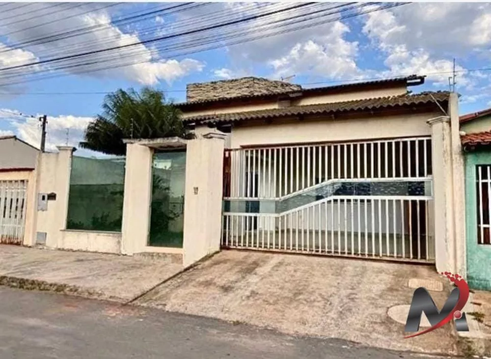 Casa à venda com 4 quartos, 220m² - Foto 2