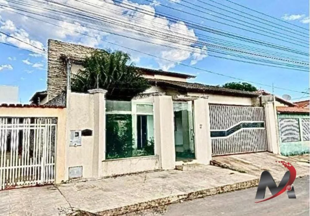 Casa à venda com 4 quartos, 220m² - Foto 1