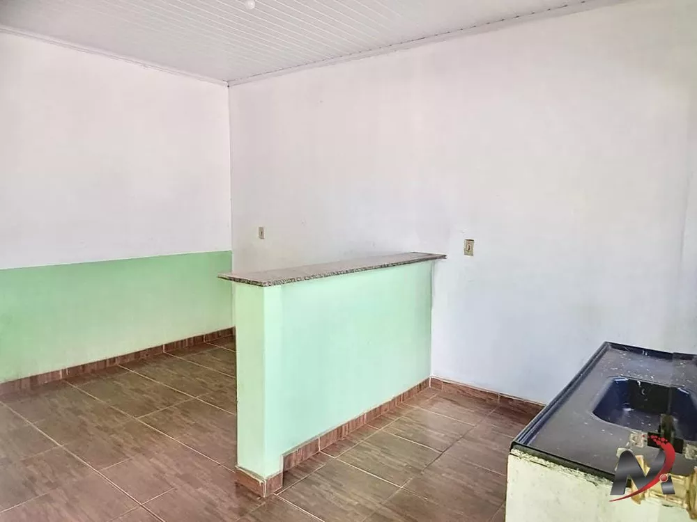 Casa à venda com 6 quartos, 180m² - Foto 4