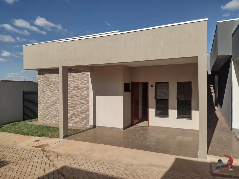 Casa à venda com 3 quartos, 100m² - Foto 1