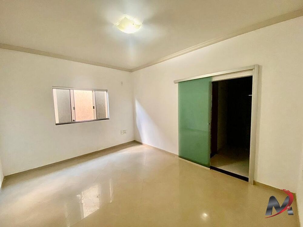 Casa à venda com 4 quartos, 220m² - Foto 4