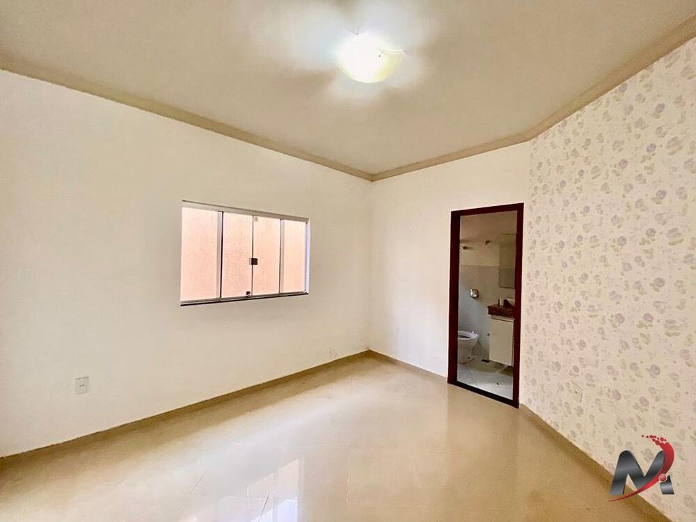 Casa à venda com 4 quartos, 220m² - Foto 3