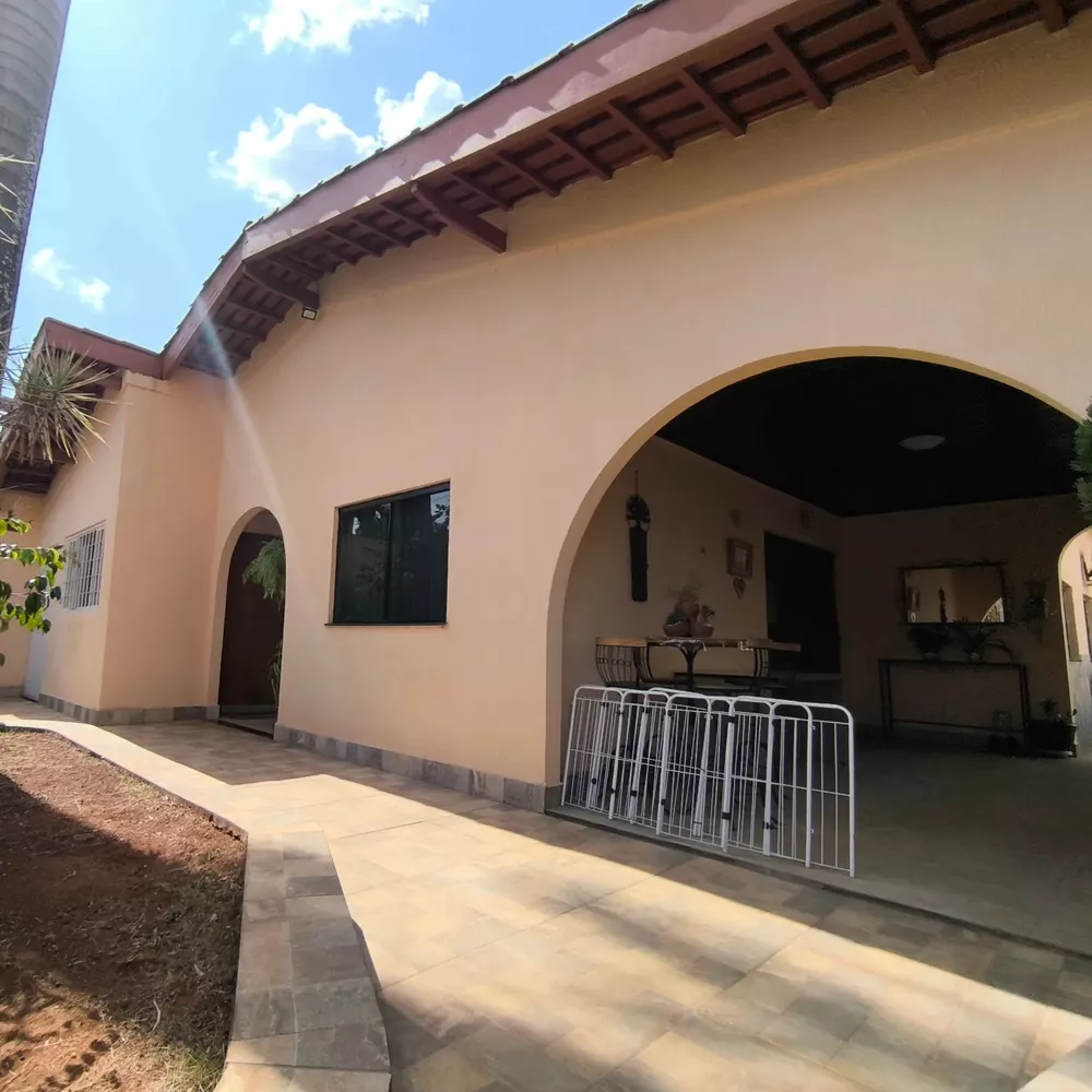 Casa, 5 quartos, 220 m² - Foto 1