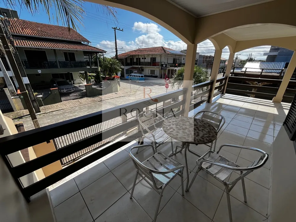 Casa, 6 quartos, 230 m² - Foto 1