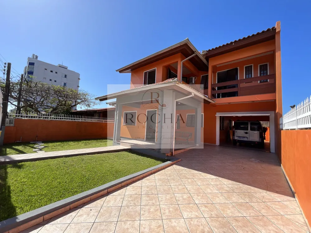 Casa, 4 quartos, 230 m² - Foto 1