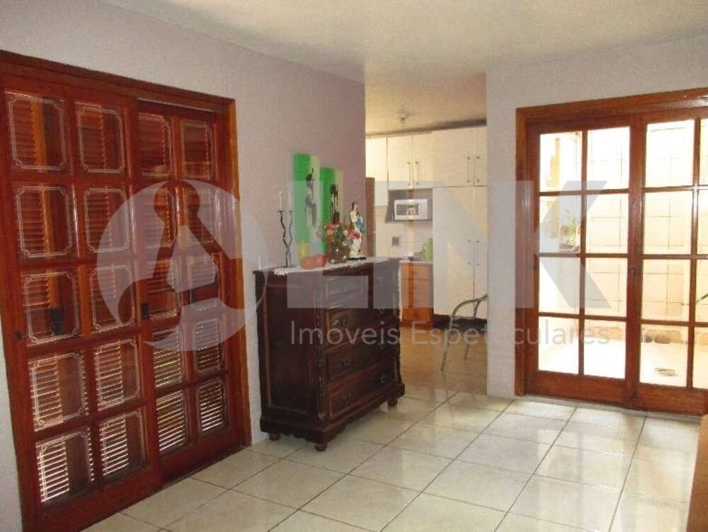 Casa à venda com 2 quartos, 200m² - Foto 2