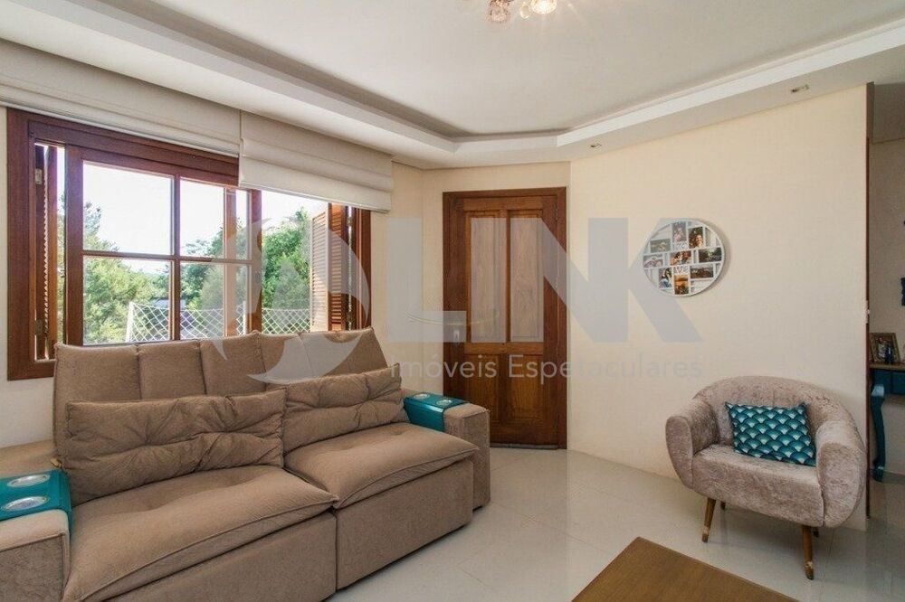 Casa à venda com 3 quartos, 181m² - Foto 1
