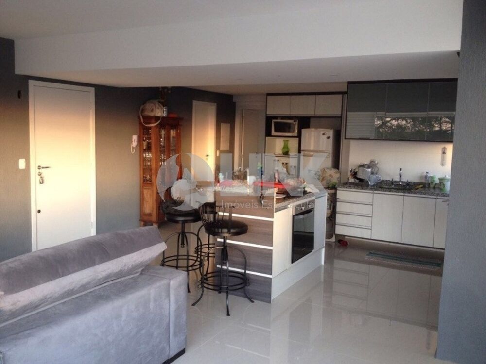 Apartamento à venda com 3 quartos, 121m² - Foto 2