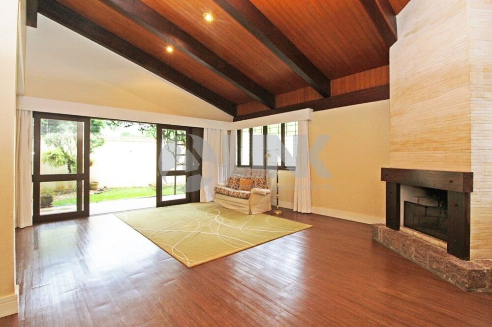 Casa à venda com 3 quartos, 334m² - Foto 1