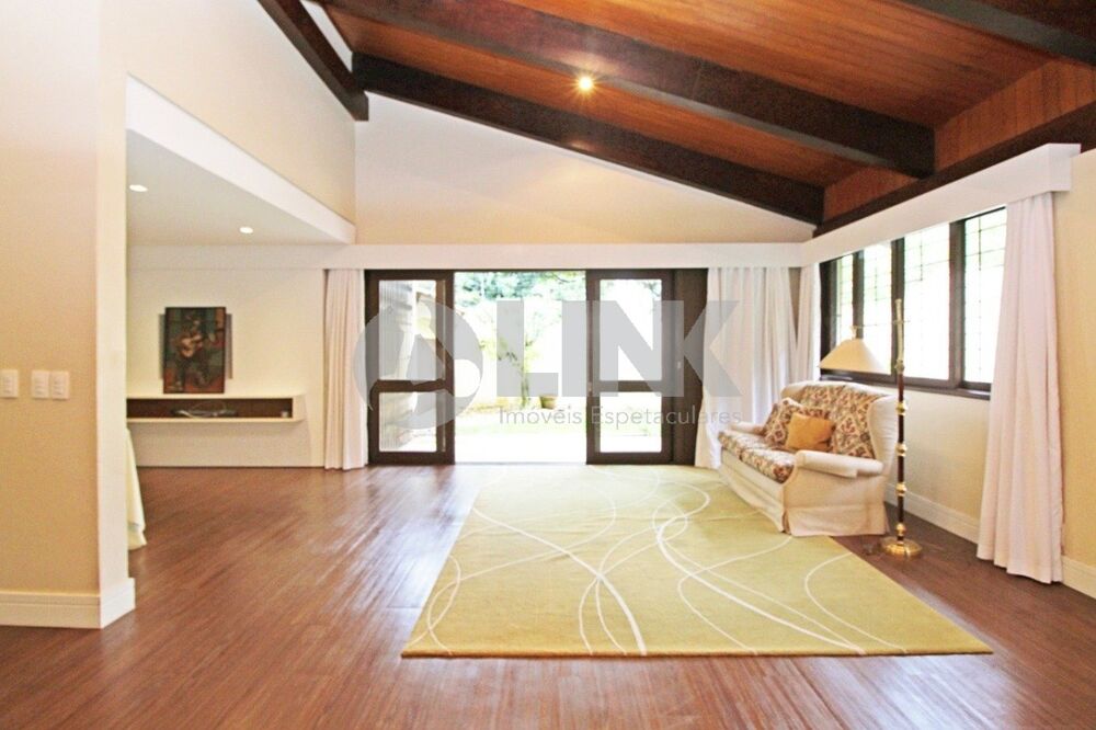 Casa à venda com 3 quartos, 334m² - Foto 2