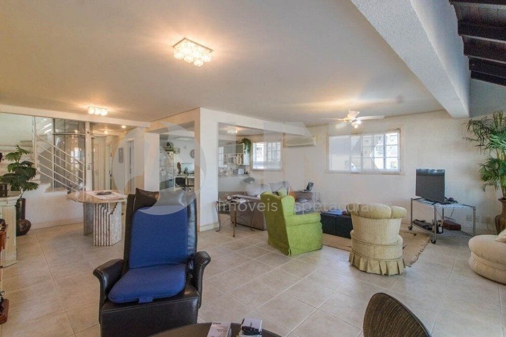Casa de Condomínio à venda com 3 quartos, 337m² - Foto 1