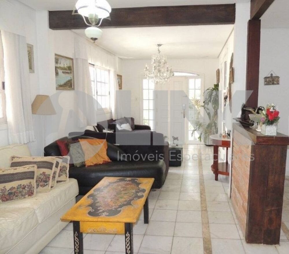 Casa à venda com 3 quartos, 300m² - Foto 4