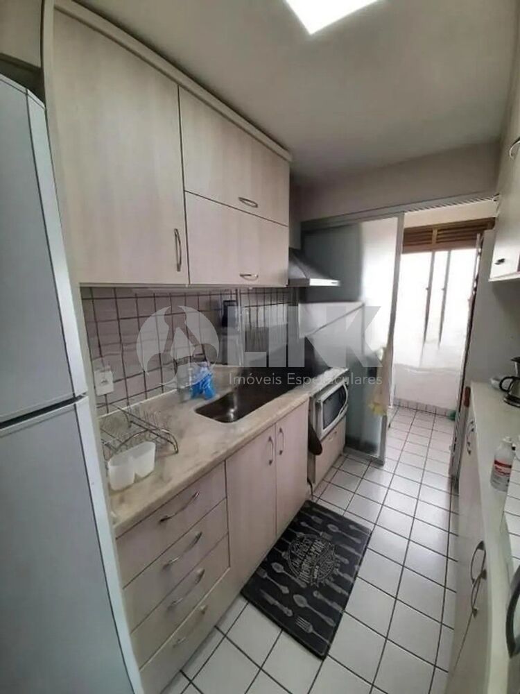 Apartamento à venda com 2 quartos, 70m² - Foto 1