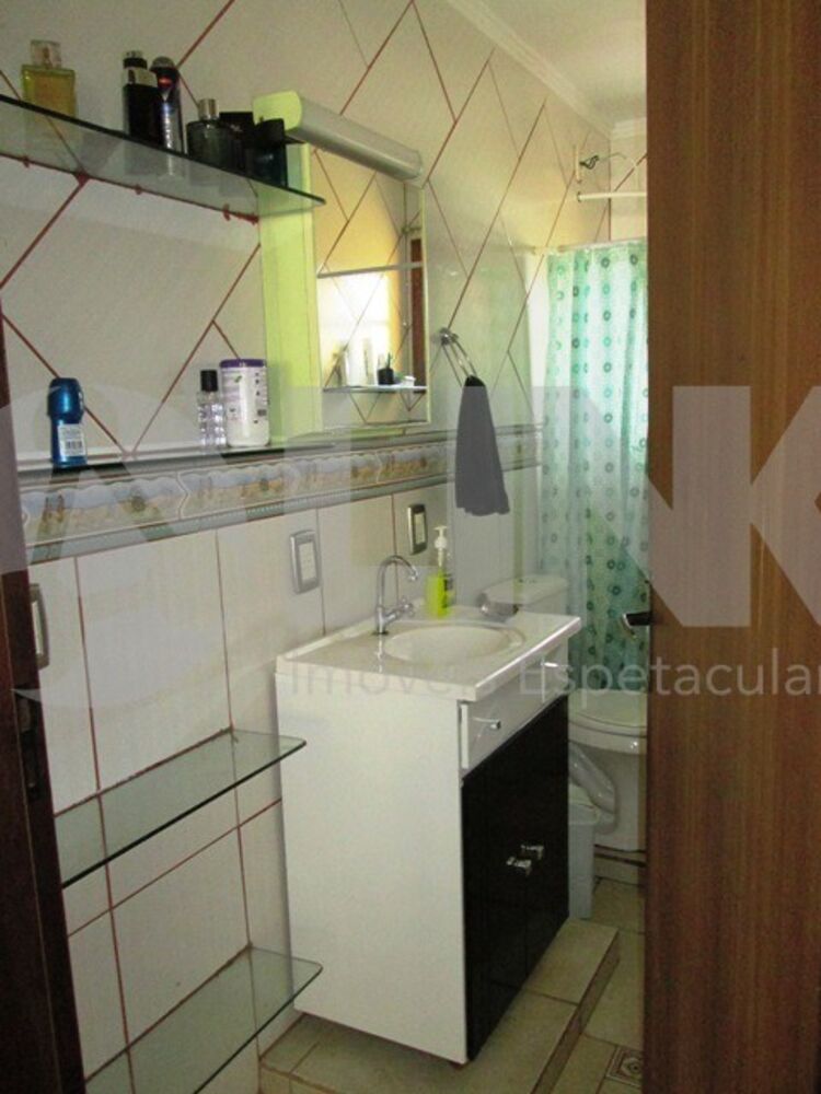 Casa à venda com 4 quartos, 175m² - Foto 2