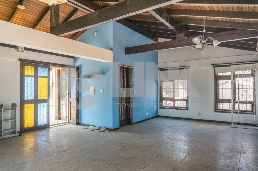 Casa à venda com 5 quartos, 297m² - Foto 1