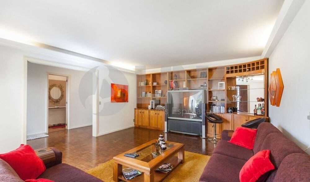 Casa à venda com 3 quartos, 327m² - Foto 1