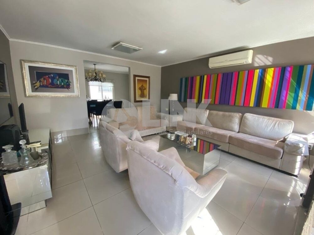 Casa, 3 quartos, 231 m² - Foto 1