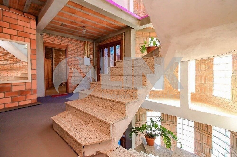 Casa à venda com 5 quartos, 600m² - Foto 1