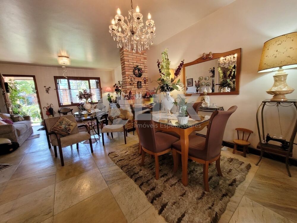 Casa à venda com 3 quartos, 212m² - Foto 2