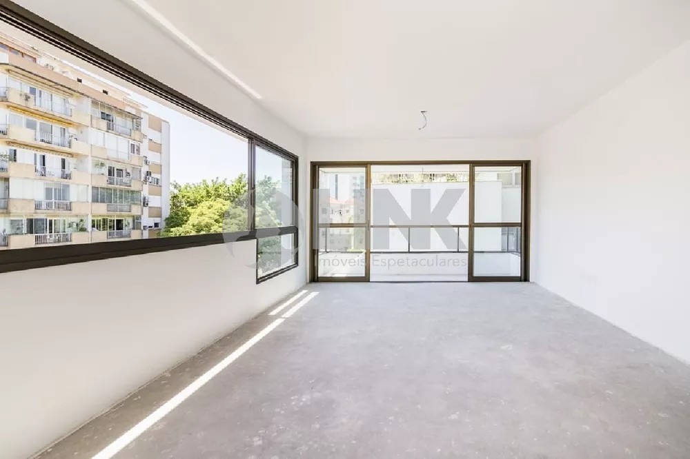 Apartamento à venda com 3 quartos, 123m² - Foto 2