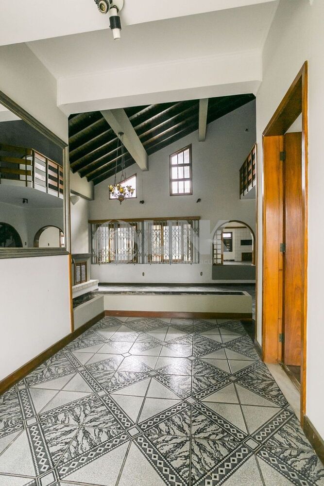 Casa à venda com 7 quartos, 750m² - Foto 2