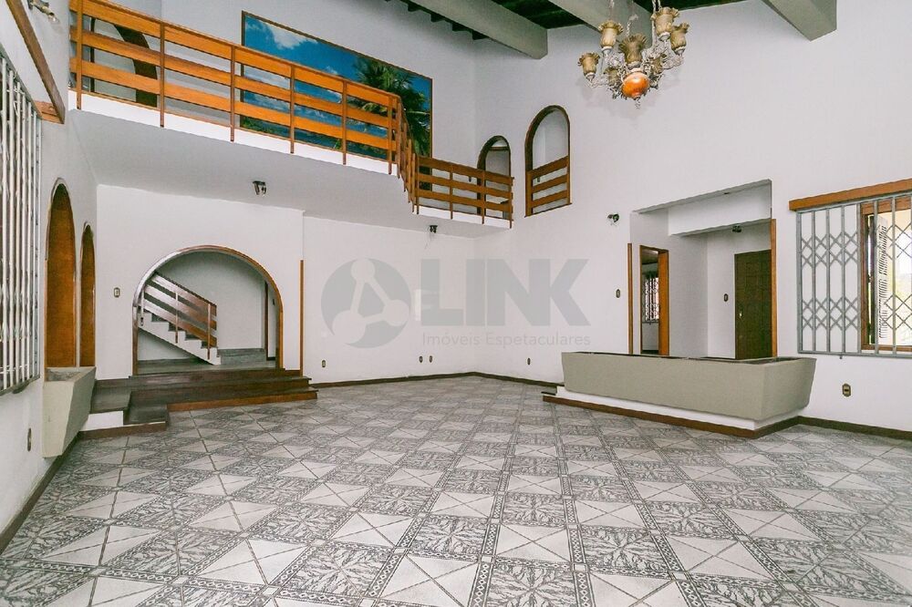 Casa à venda com 7 quartos, 750m² - Foto 1