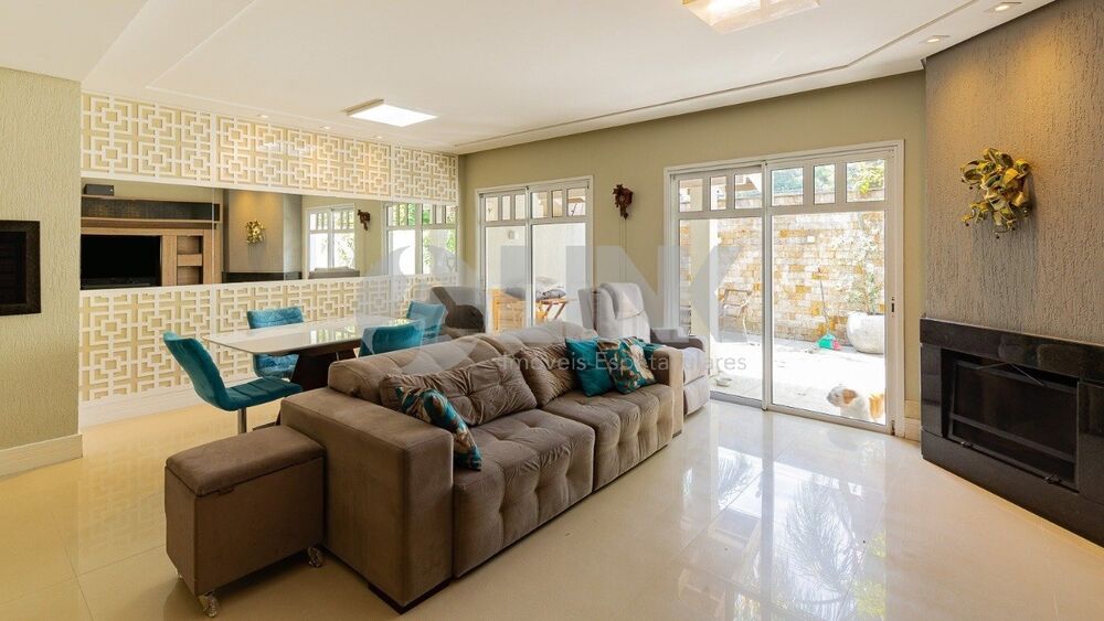 Casa de Condomínio à venda com 3 quartos, 223m² - Foto 1