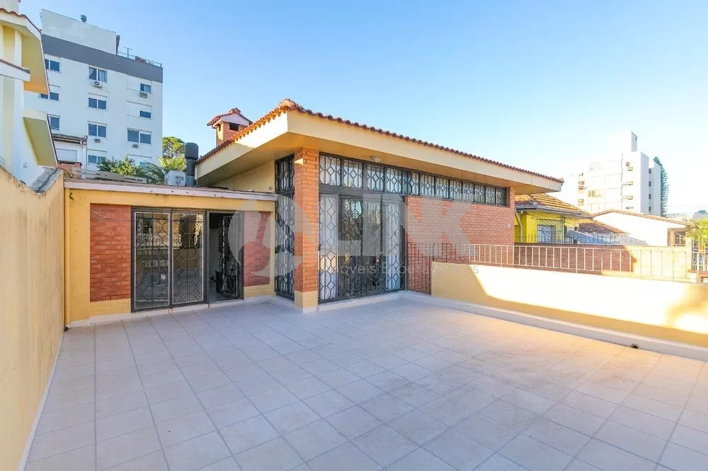 Casa à venda com 3 quartos, 234m² - Foto 1