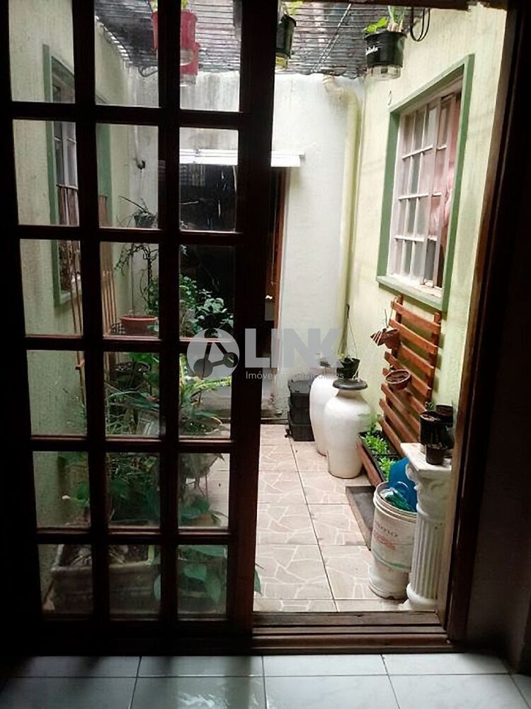 Casa à venda com 3 quartos, 100m² - Foto 4